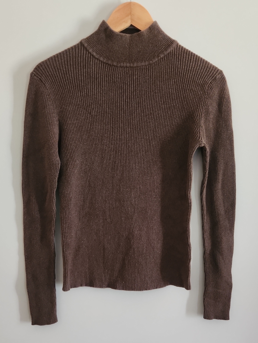 Brown Ribbed Turtleneck Sweater - Classic Fit